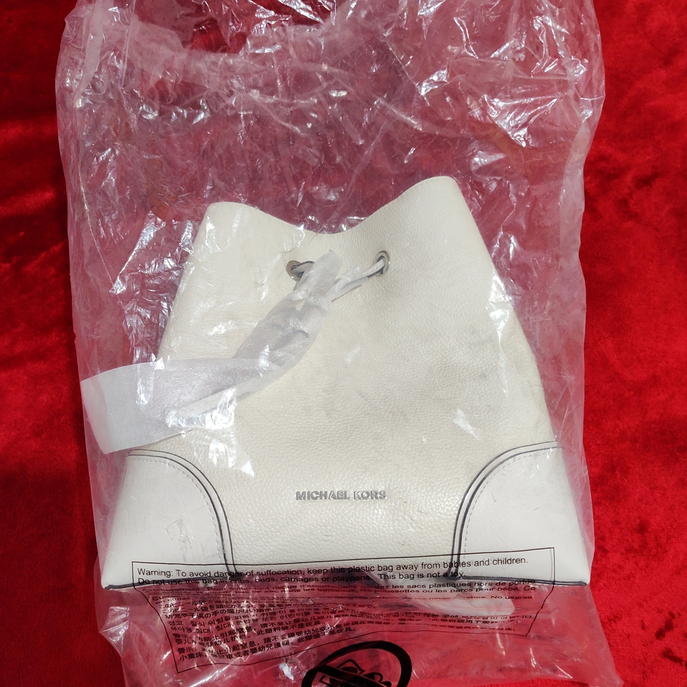 White Michael Kors Women's Bag - Picture 2 of 8